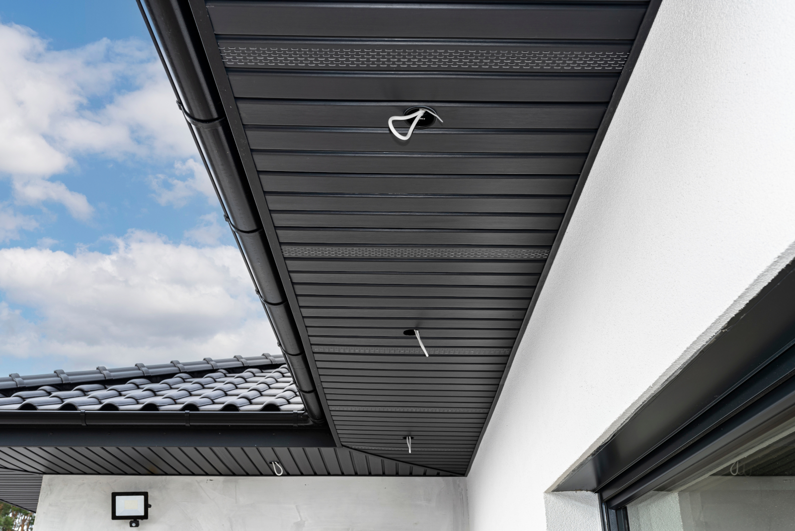 Image showing incomplete outside lighting on house during New Build Snagging Checklist: NestForms Mobile Data Collection App
