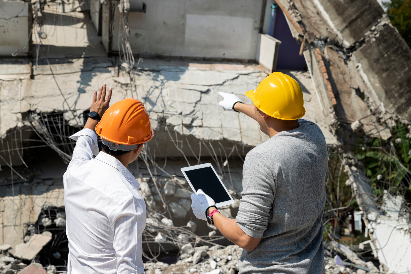 Two engineers with smart device discussing demolition project: Working offline with the NestForms mobile data collection app