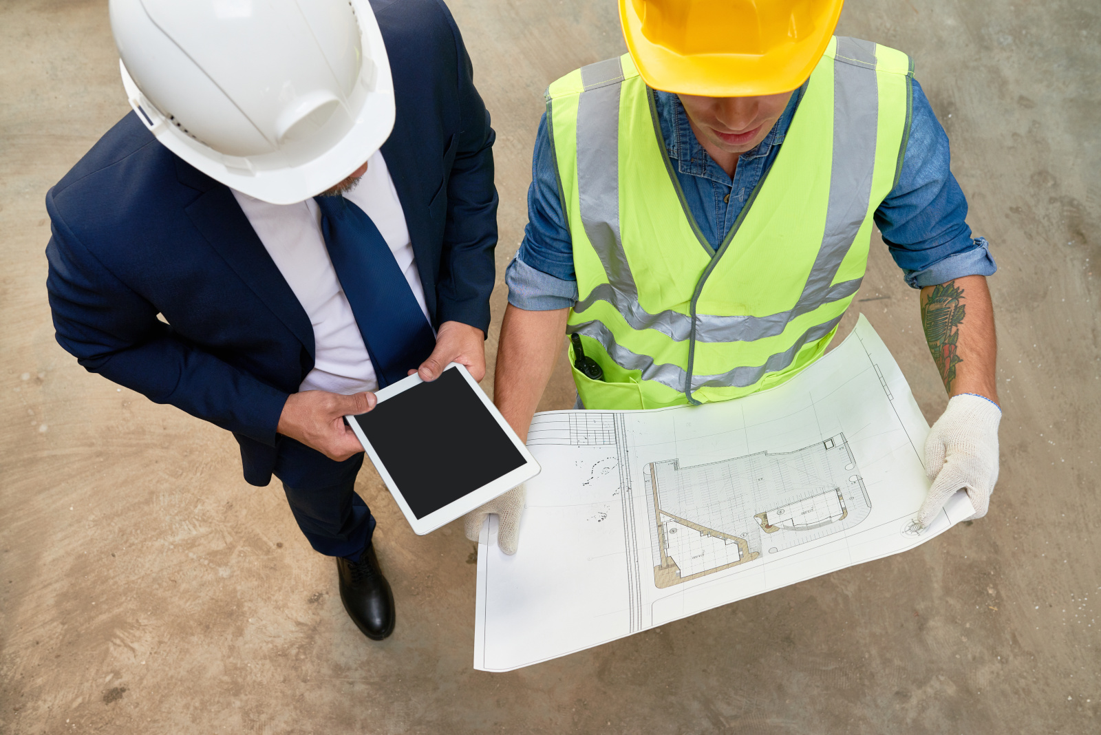 Architect with tablet and foreman with site plan: The NestForms field service management software