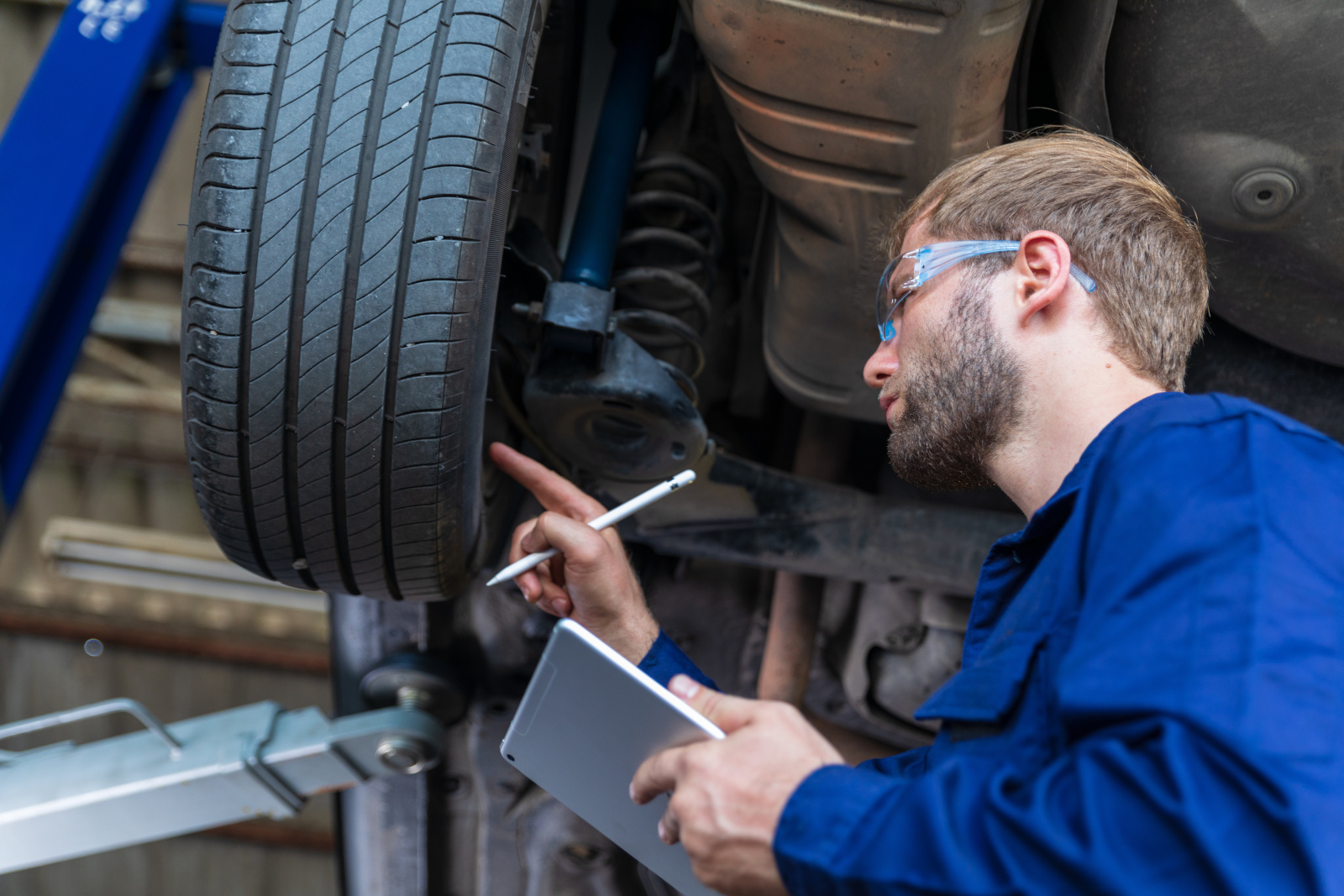 Mechanic carrying out vehicle inspection using the NestForms Mobile Data Collection App